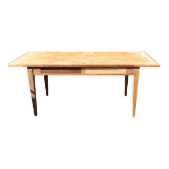 Spindle leg farm table