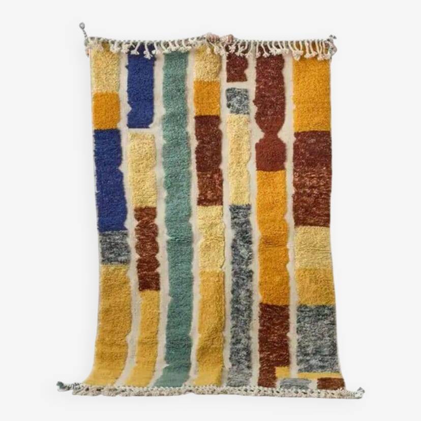 Decorated wool rug, size 200cm x 300cm