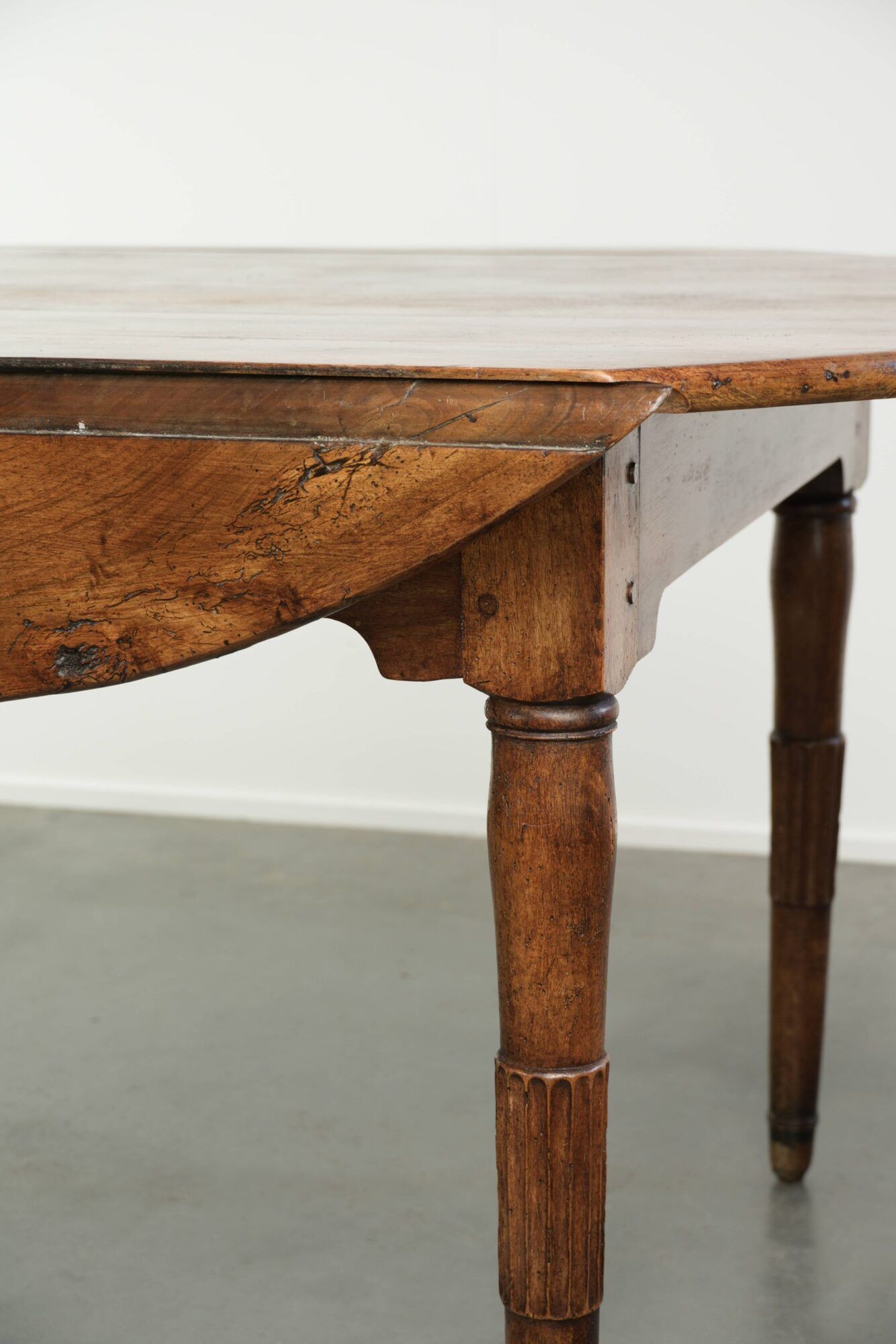 Table de ferme antique française ovale/ronde du 19ème siècle