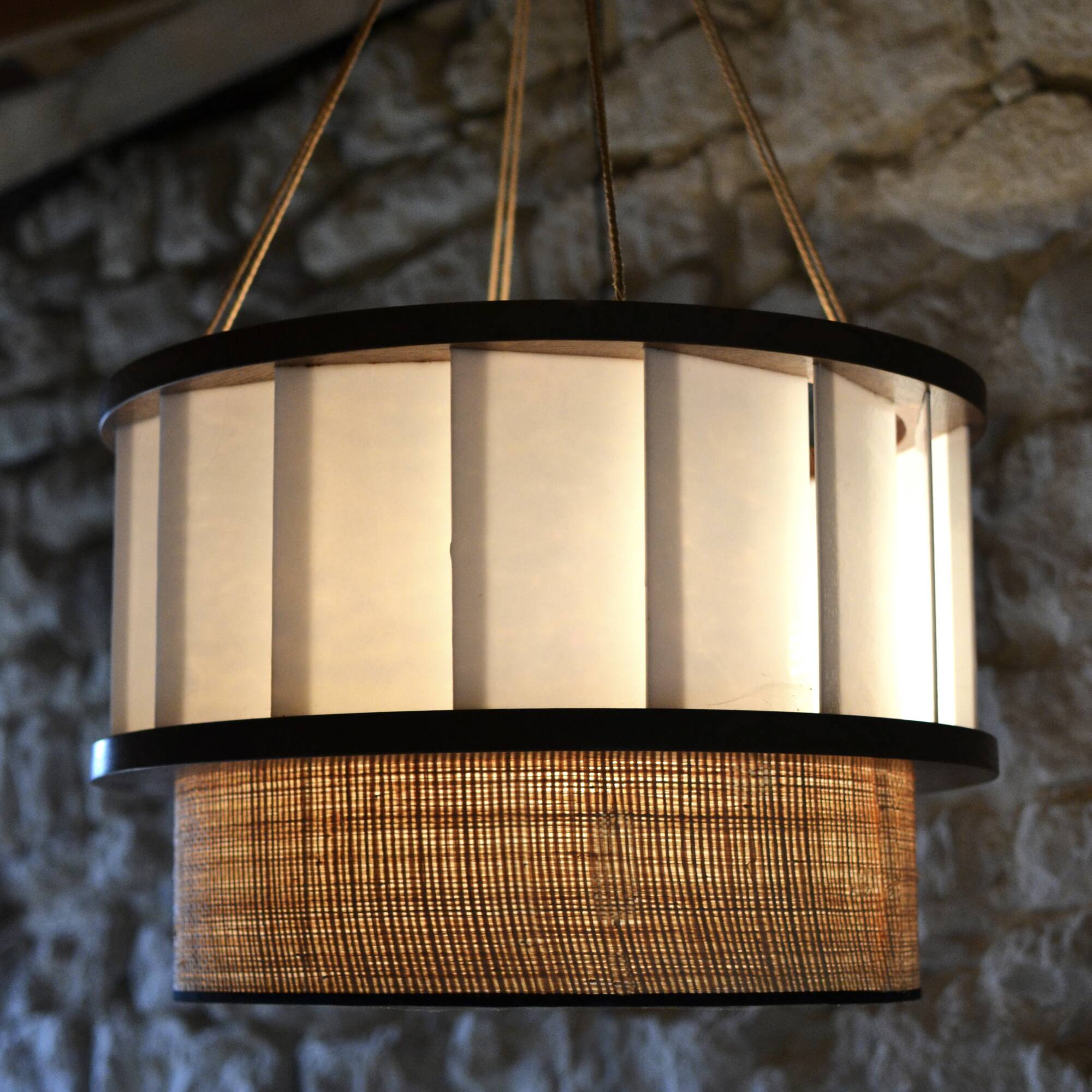 Suspension in solid oak and opaline glass