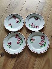 Lot de 4 assiettes à dessert anciennes de la manufacture Badonvill
