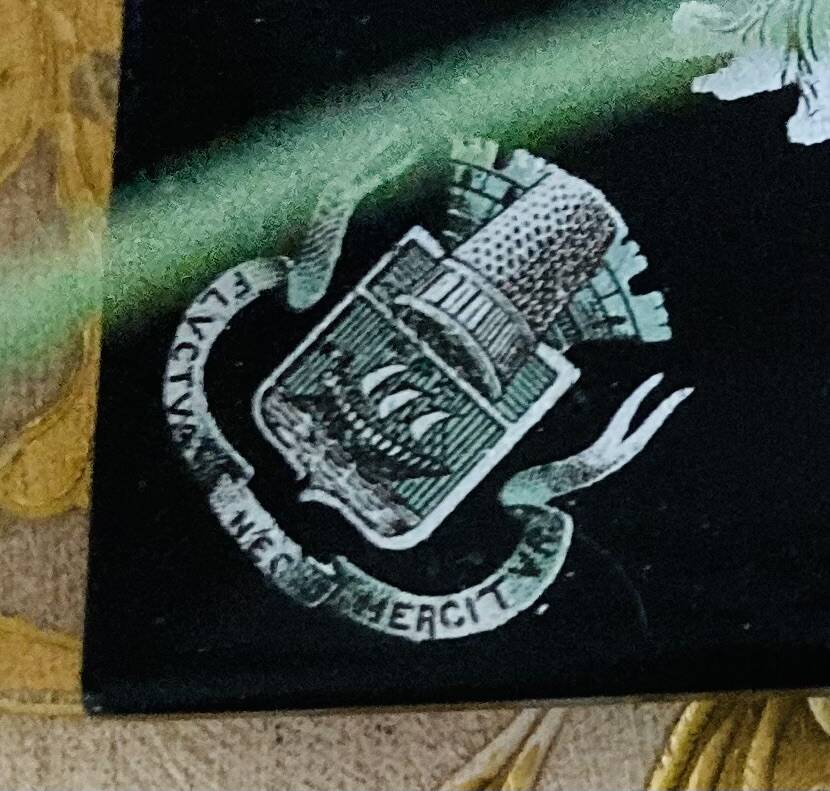 19th-century Chinese lacquer box, handmade motifs, coat of arms of PARIS