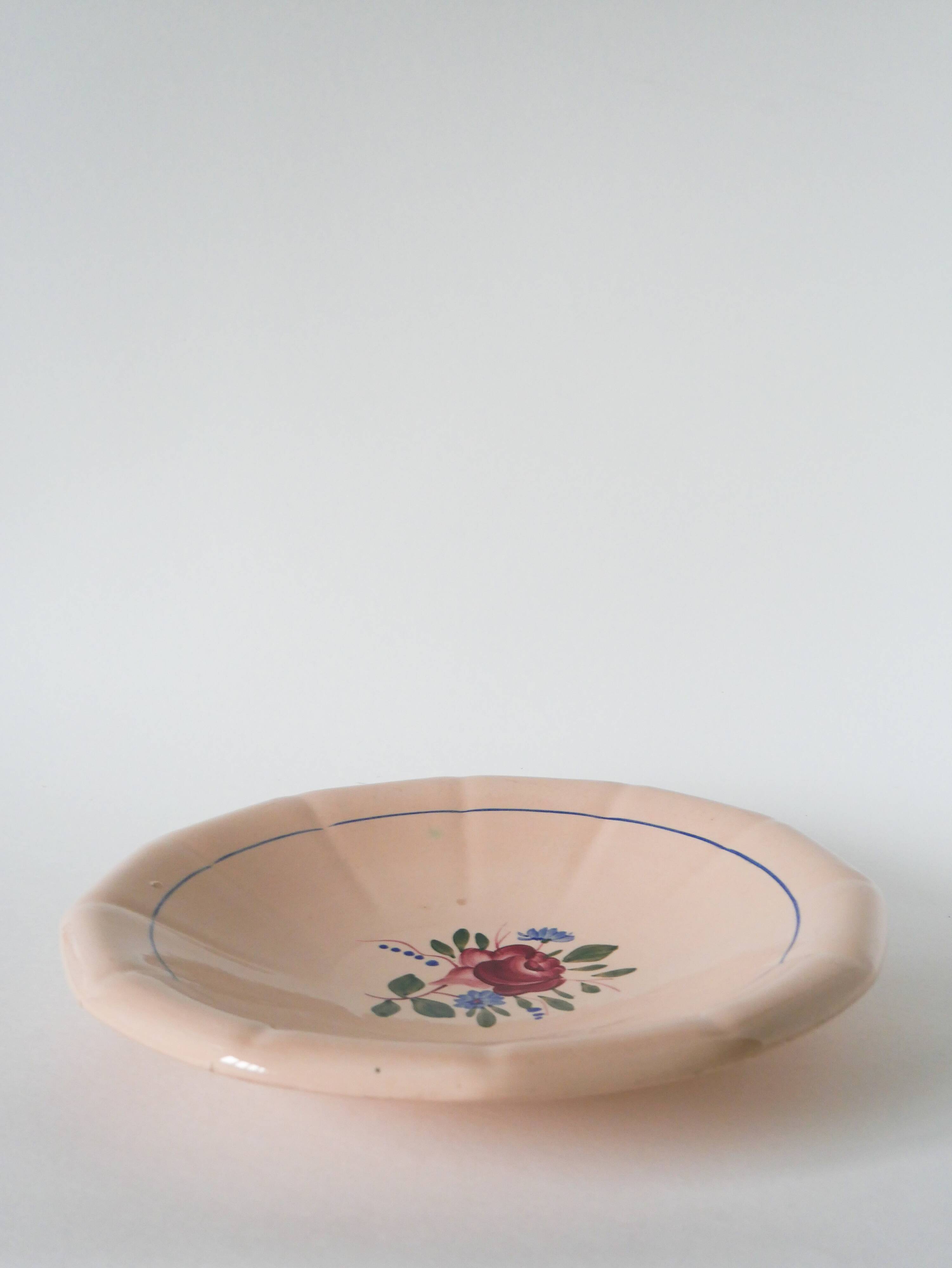 Large Digoin Sarreguemines hollow dish, flowering roses, 1950