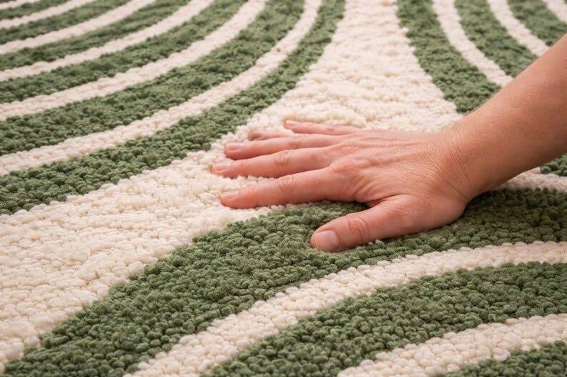 Traditional green and white natural wool rug size 150/250 cm