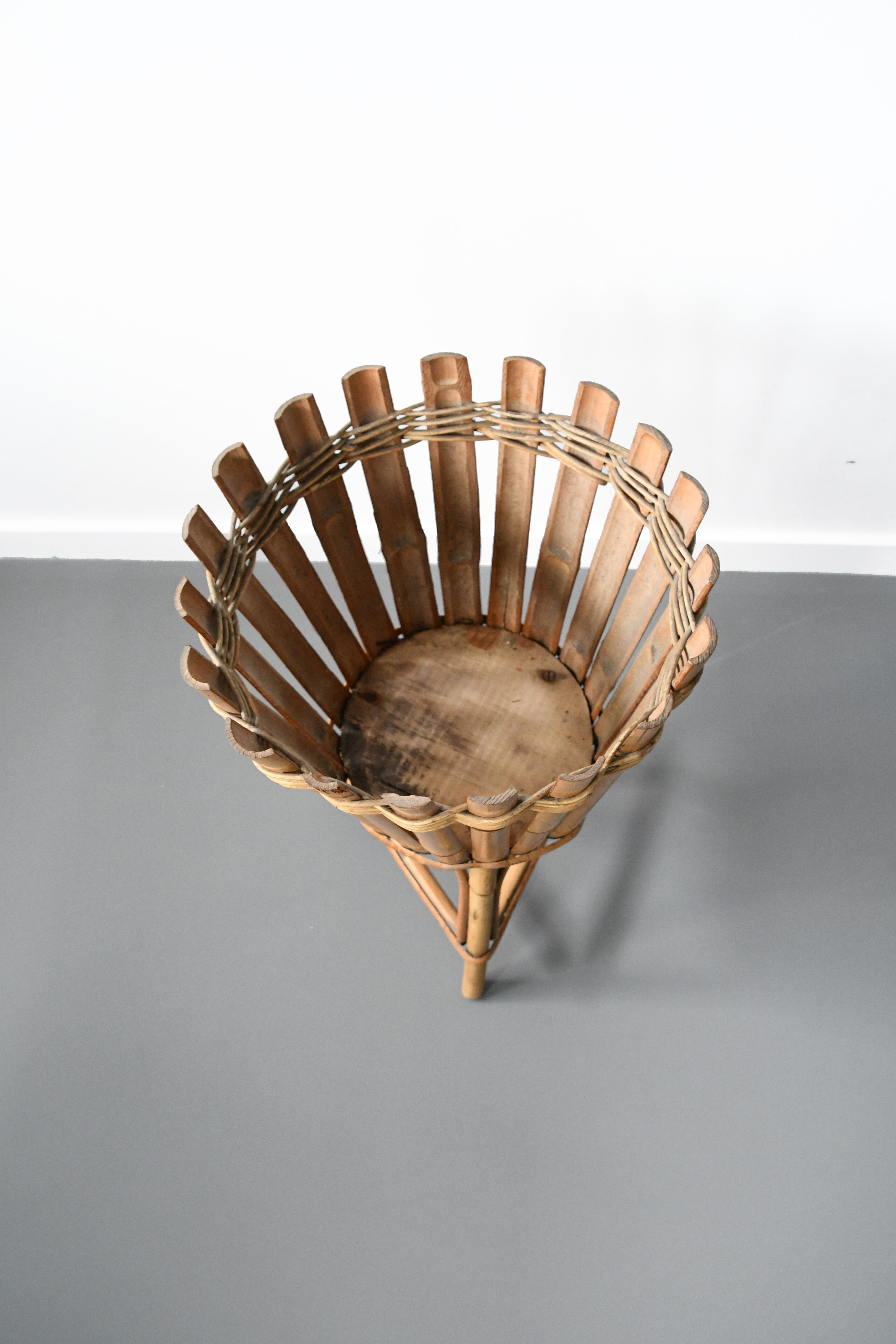 Bamboo/rattan plant holder