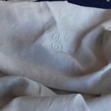 Lot of a table service including a tablecloth and 6 towels