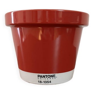 Pantone Universe x Serax red planter
