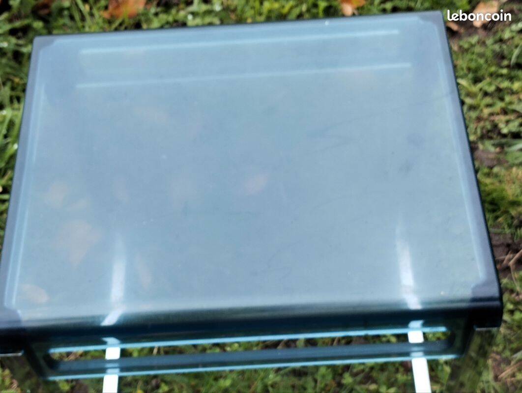 Table d’appoint vintage en plexiglas bleu et acier – Marc Berthier pour Prisunic