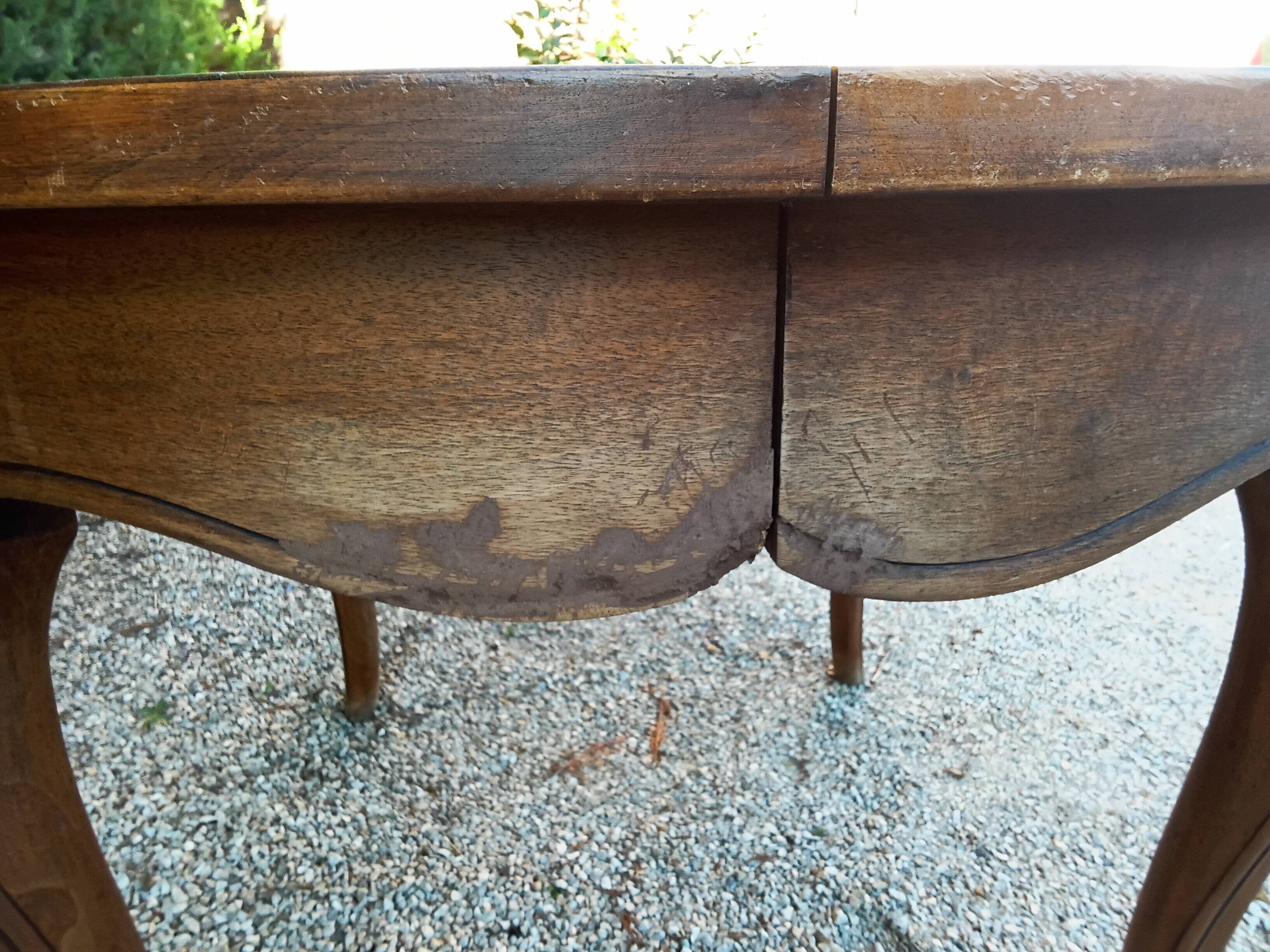 Round table + two extensions