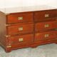 Commode vintage anglo-indienne en bois dur avec incrustations en laiton