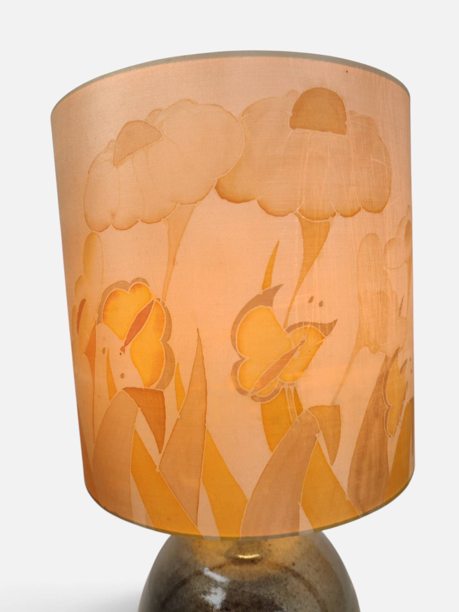 1970s table lamp in ceramic, signed, with a hand-painted silk shade.