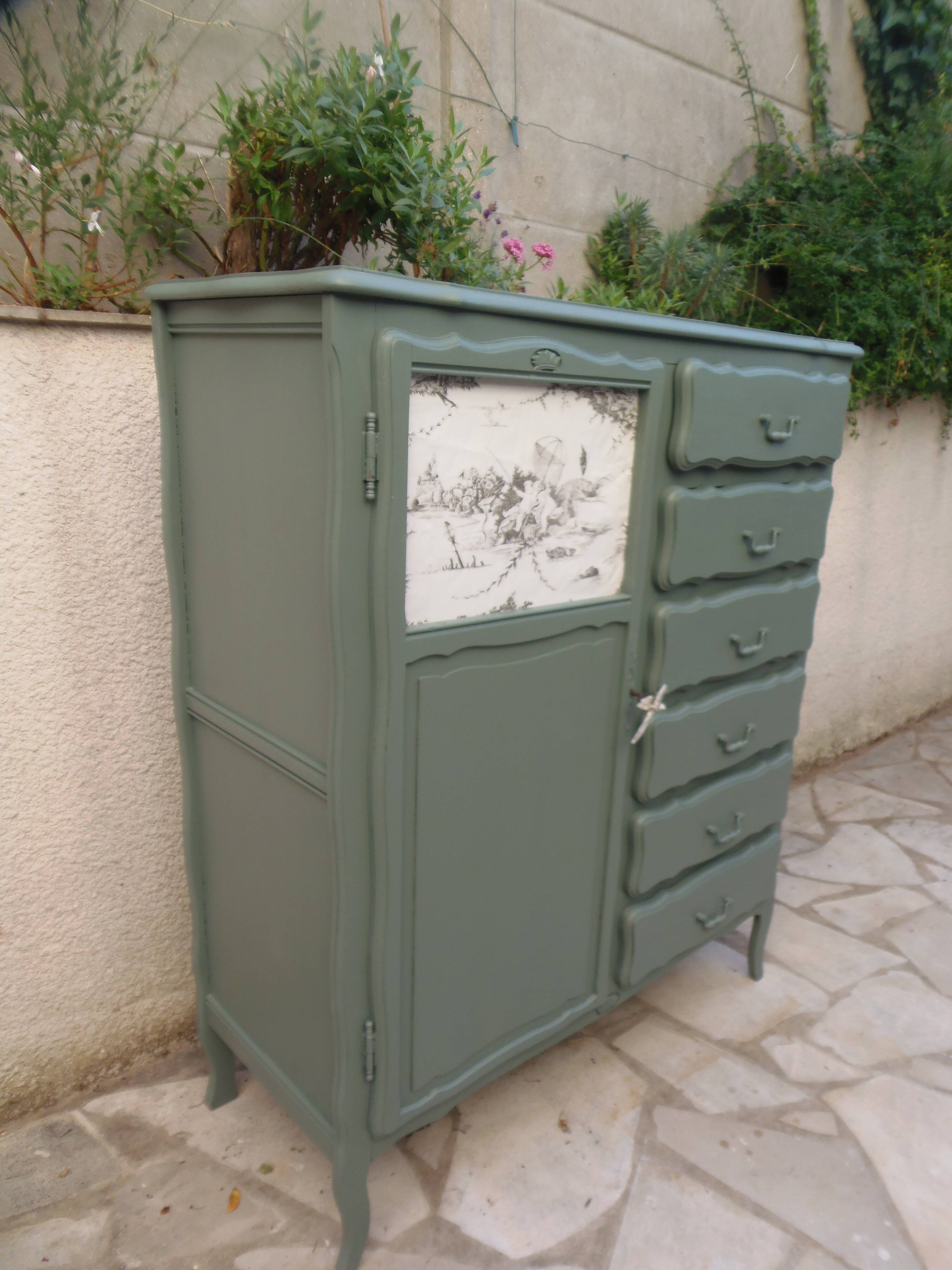 Armoire ancienne Green Smoke – Toile de Jouy .