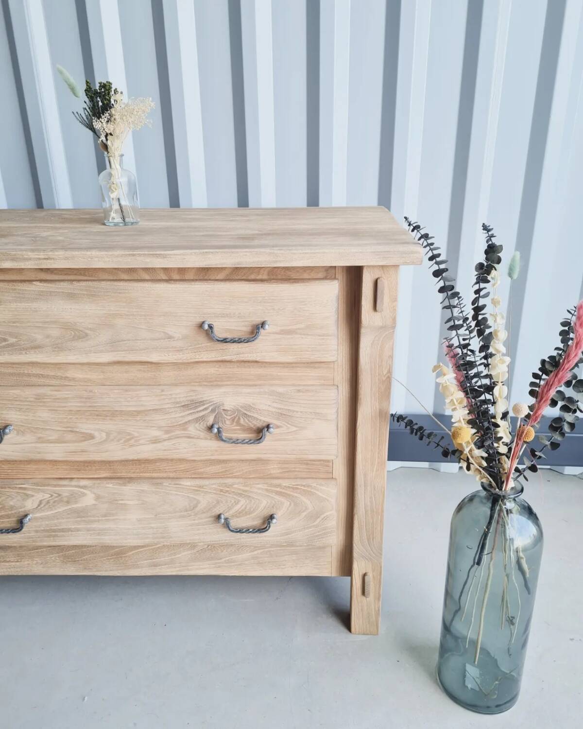 Solid wood chest of drawers