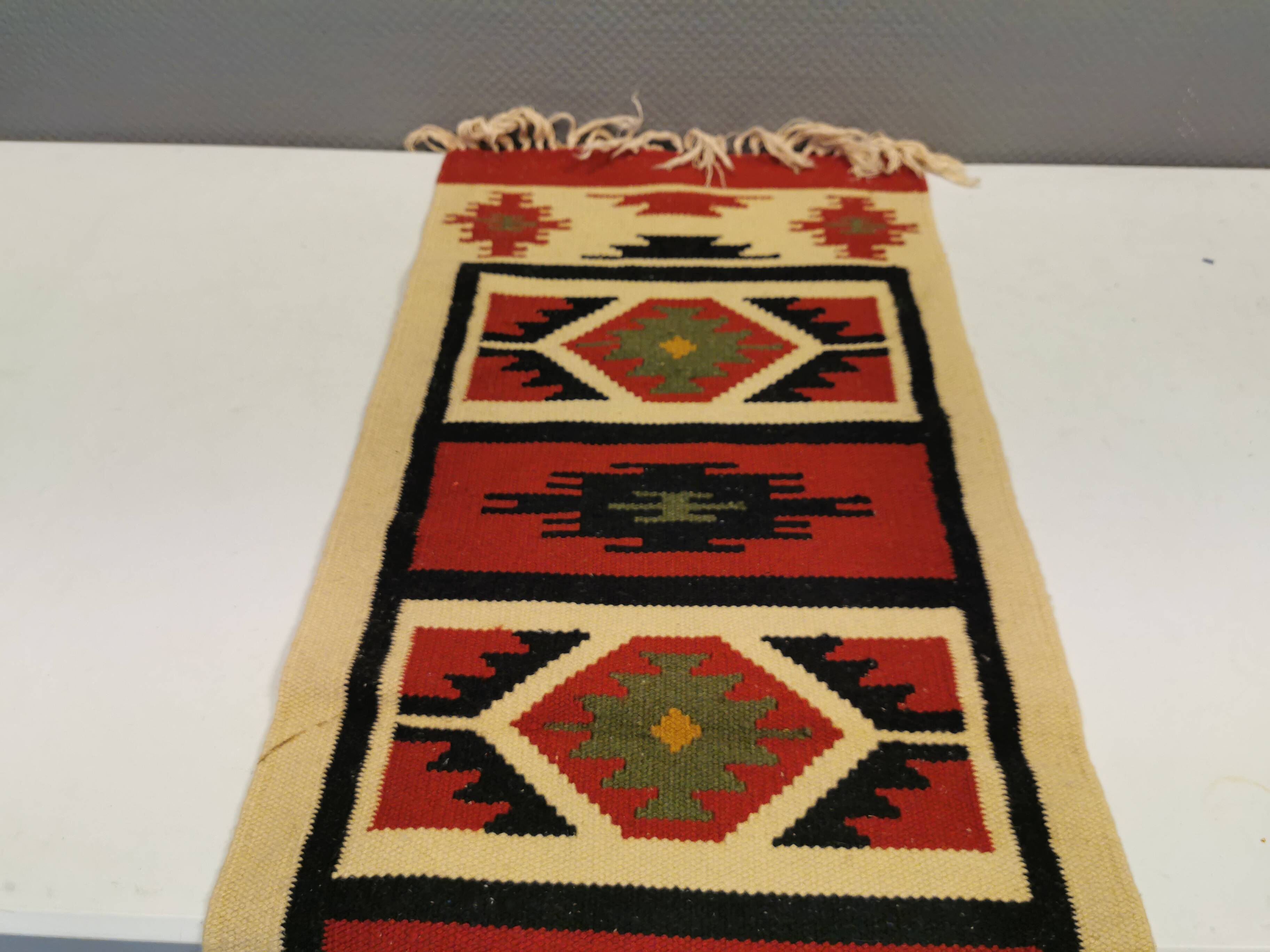 Beautifully woven Swedish wool rug in beautiful colours, estimated 1970s.