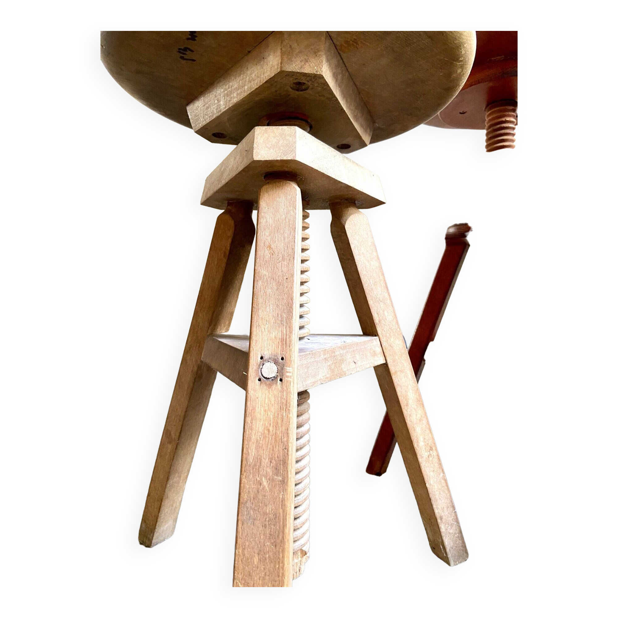 Tripod screw stool in light wood