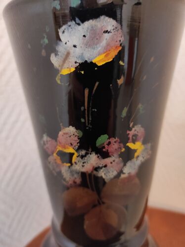 Vase en opaline noire