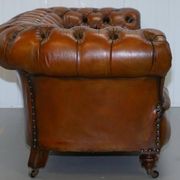 Victorian Chesterfield canapé from 1890 in restored leather, stamped Cornelius V. Smith.
