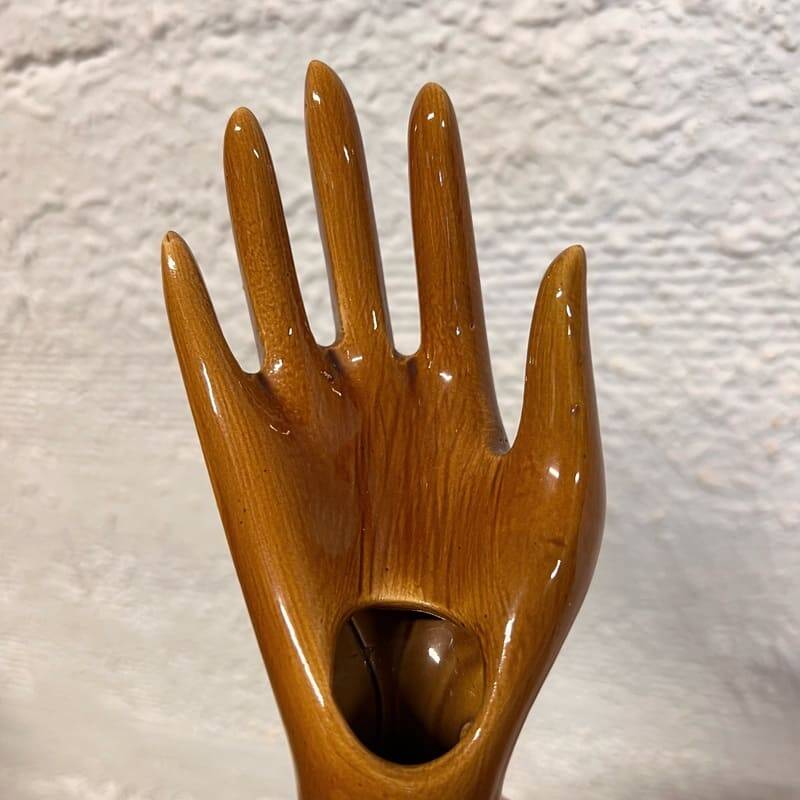 Brown soliflore hand