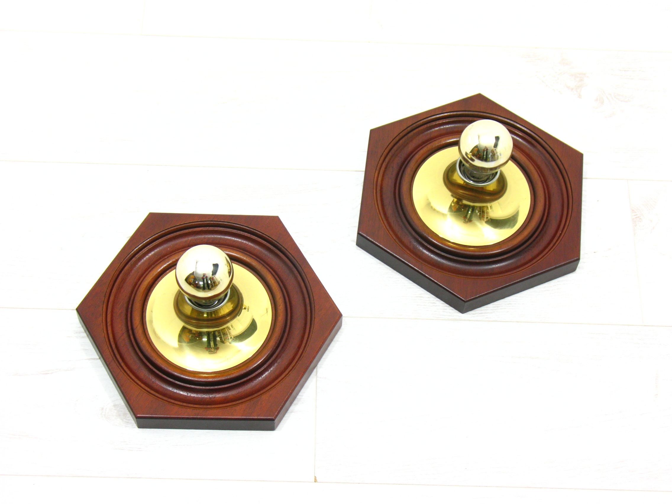 2 appliques hexagonales en bois et laiton, 1970 / 80