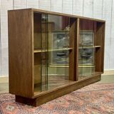 1970s English mahogany display cabinet with sliding doors