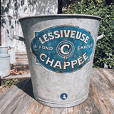 Lessiveuse ancienne en zinc avec son étiquette d’origine et son couvercle.