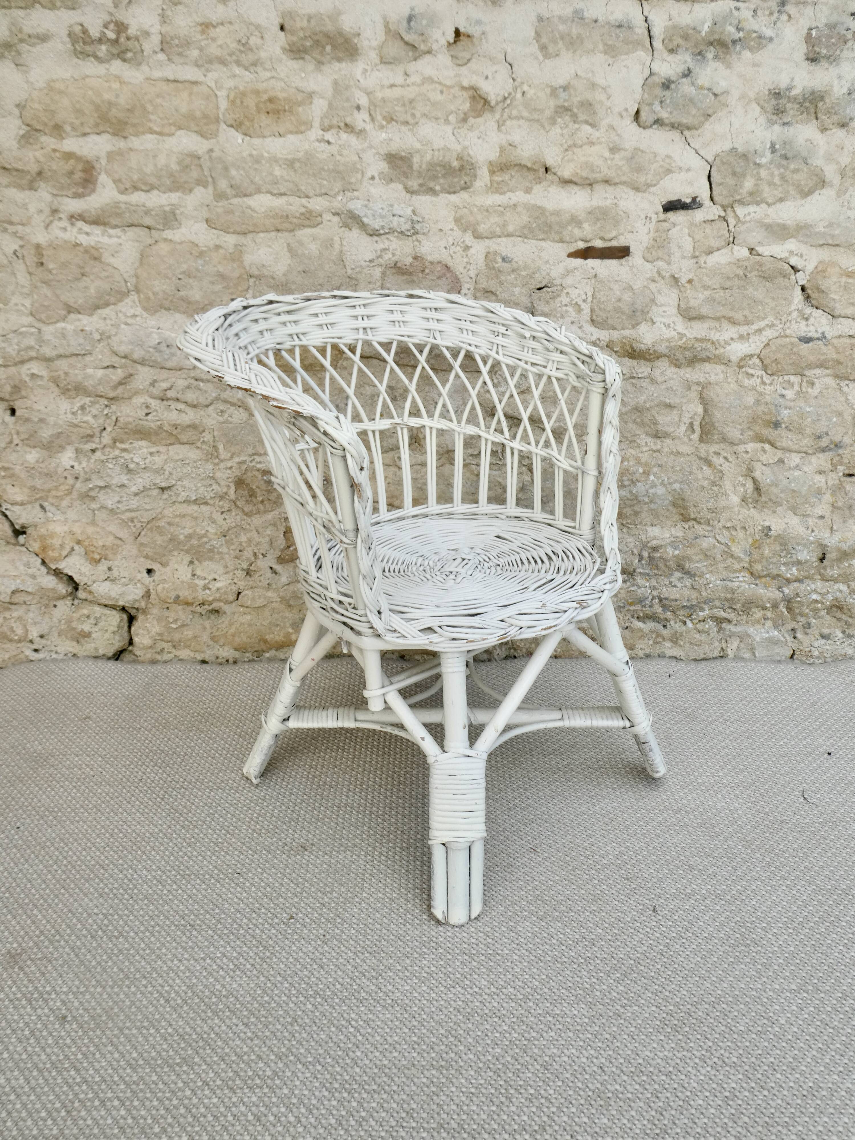 Woven wicker basket chair