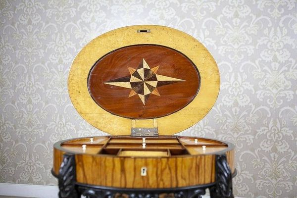 Table de couture incrustée en divers bois, années 1890