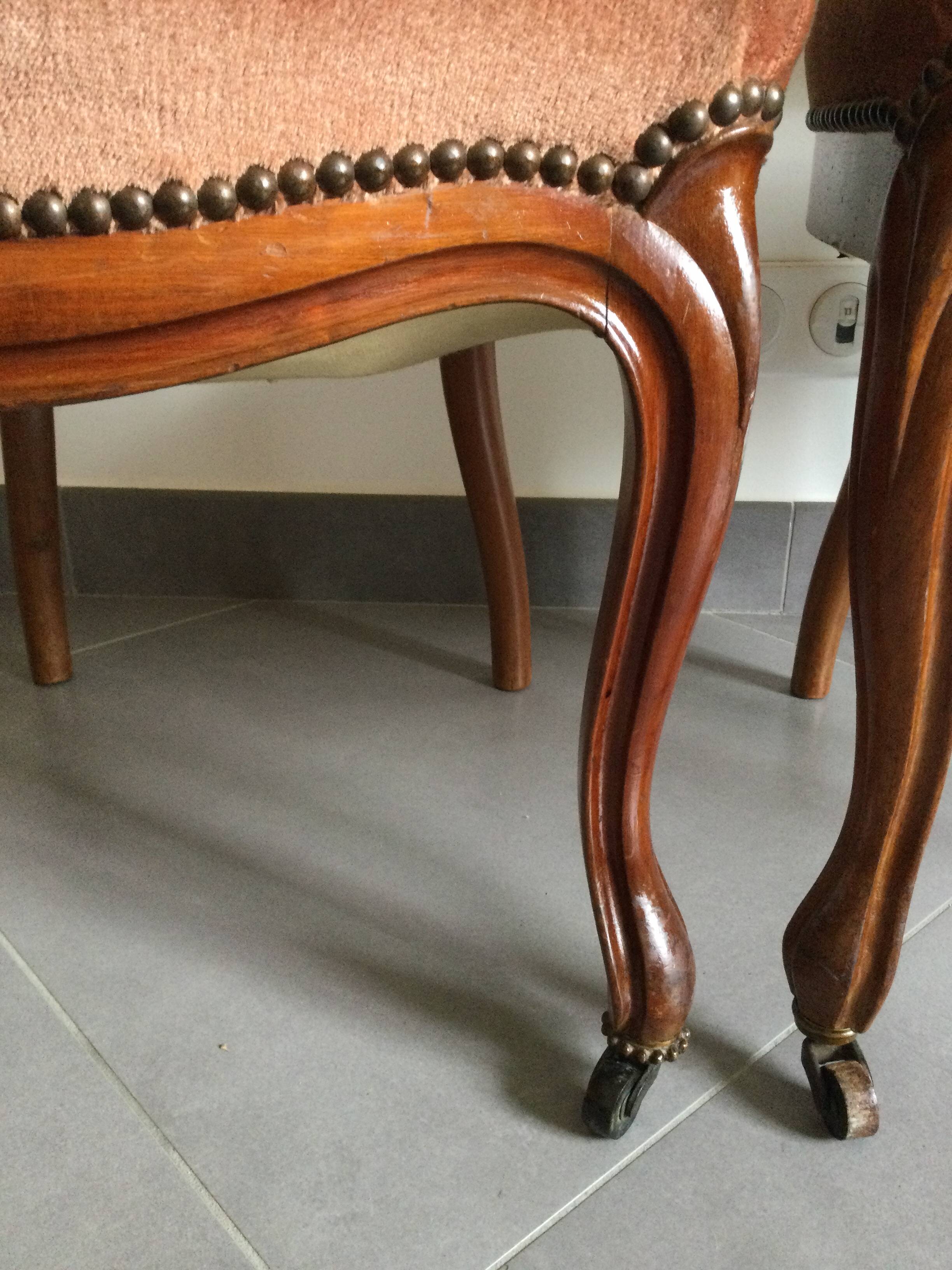 Paire de chaises médaillon style Louis Philippe en velours rose