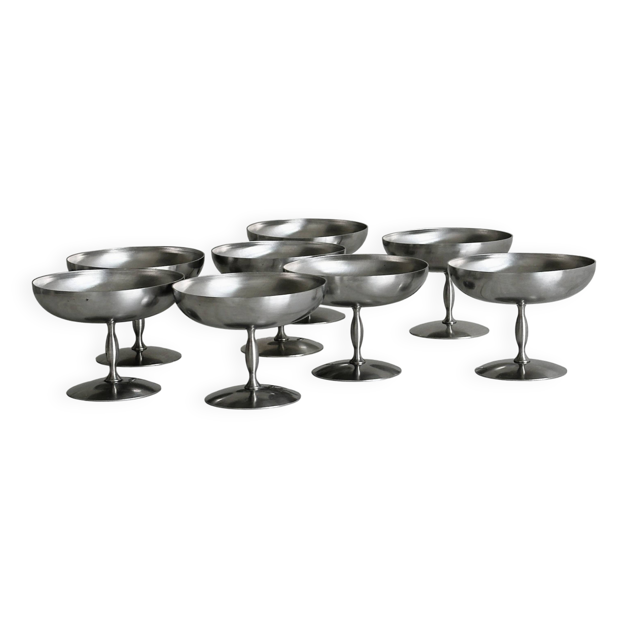 6 stainless steel footed bowls
