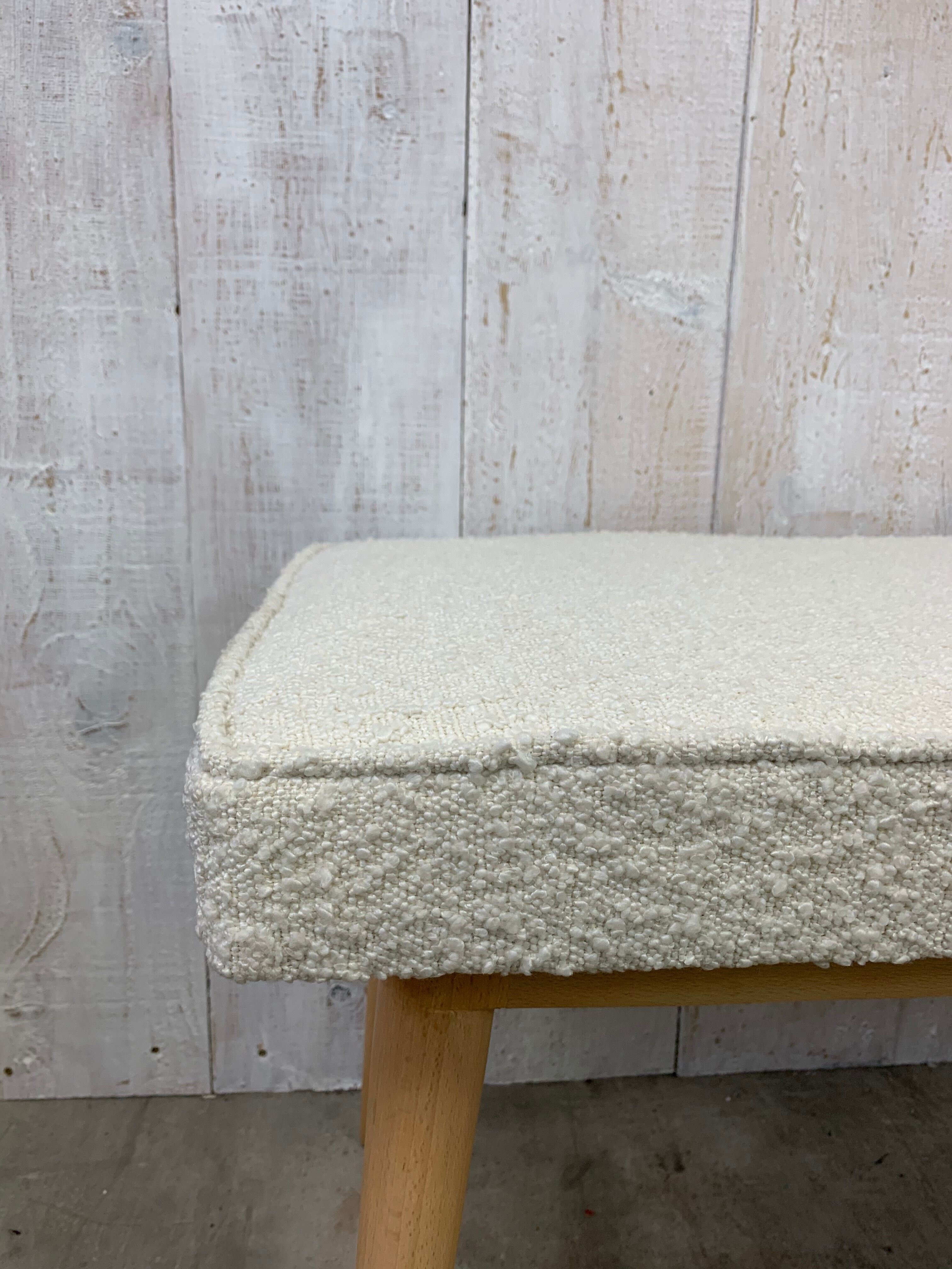 Scandinavian-line bench