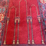 Tapis de prière à arcs et colonnes