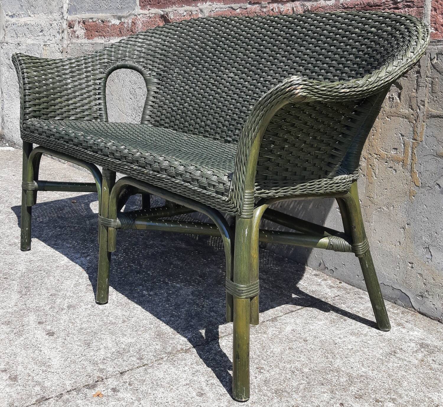 Salon de jardin complet en rotin. (Sofa, fauteuils x 2, table basse)