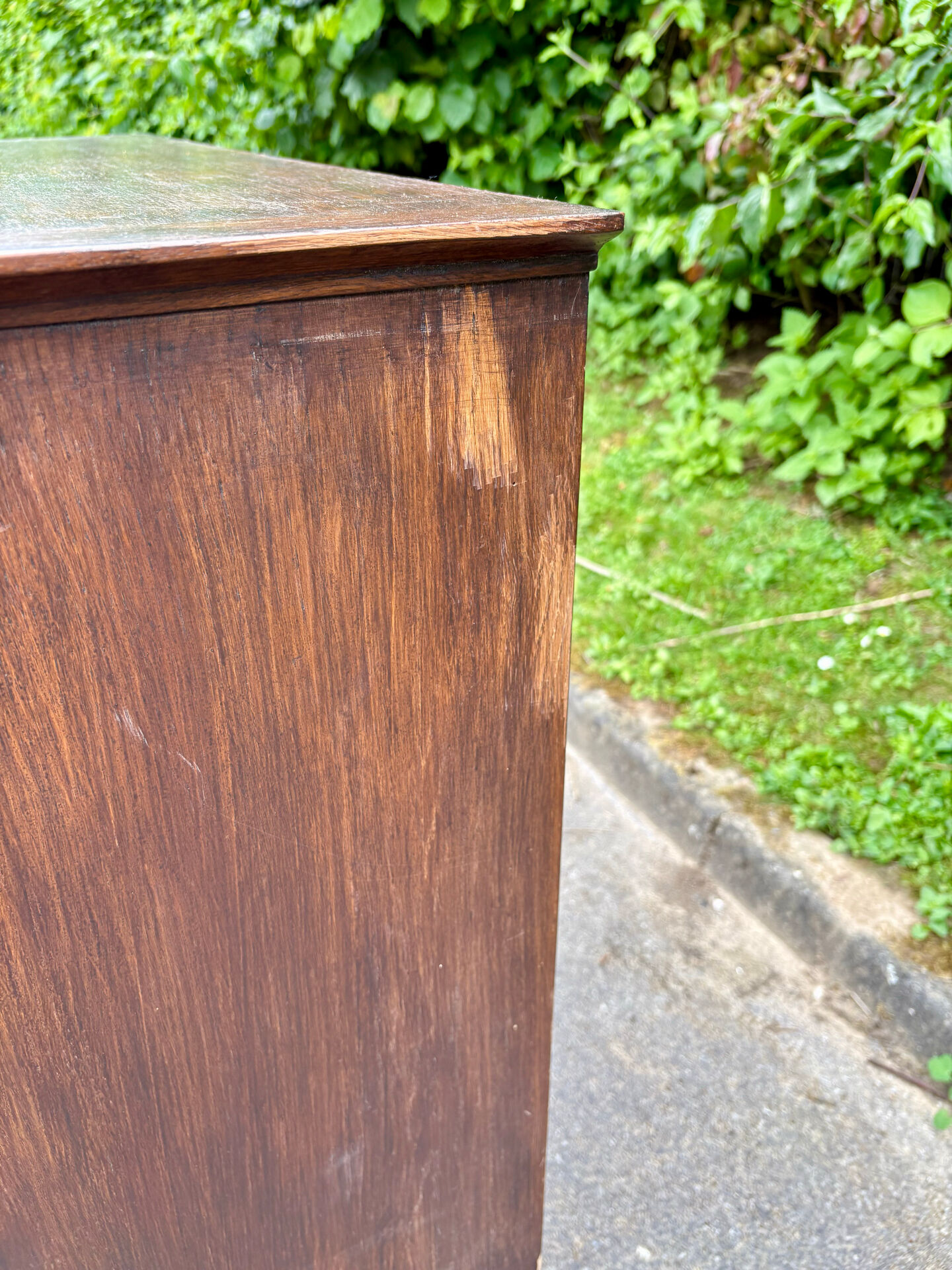 Commode vintage années 50/60 – 4 tiroirs – pieds compas