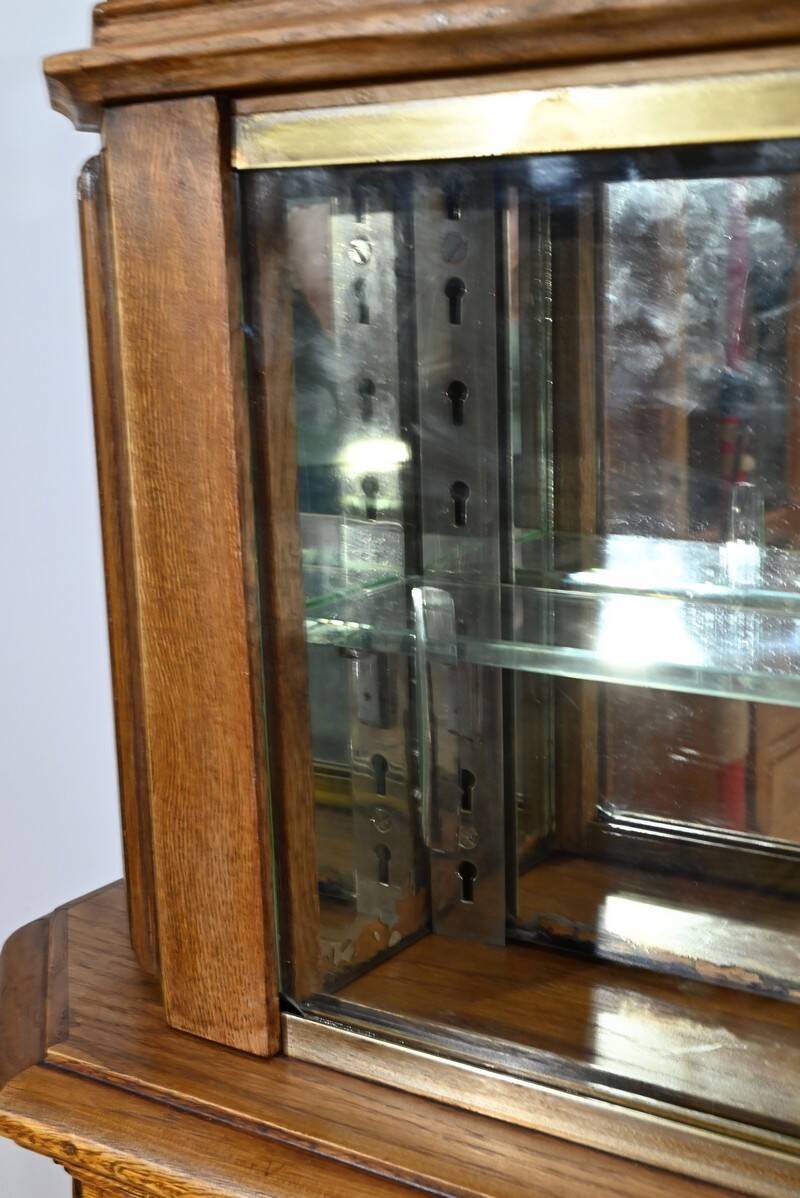 Oak apothecary counter – 1920