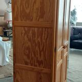 Wardrobe for children's room in pine