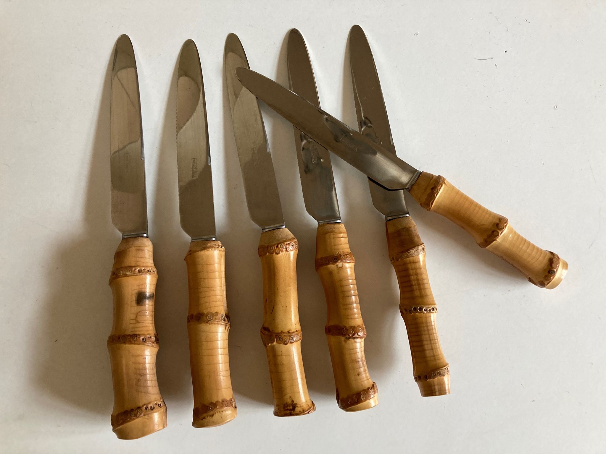 Set de 6 couteaux de table 1960 riviera manche bambou