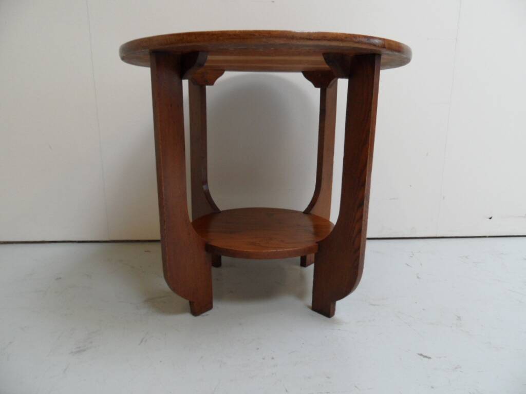 Art bDeco round oak coffee table
