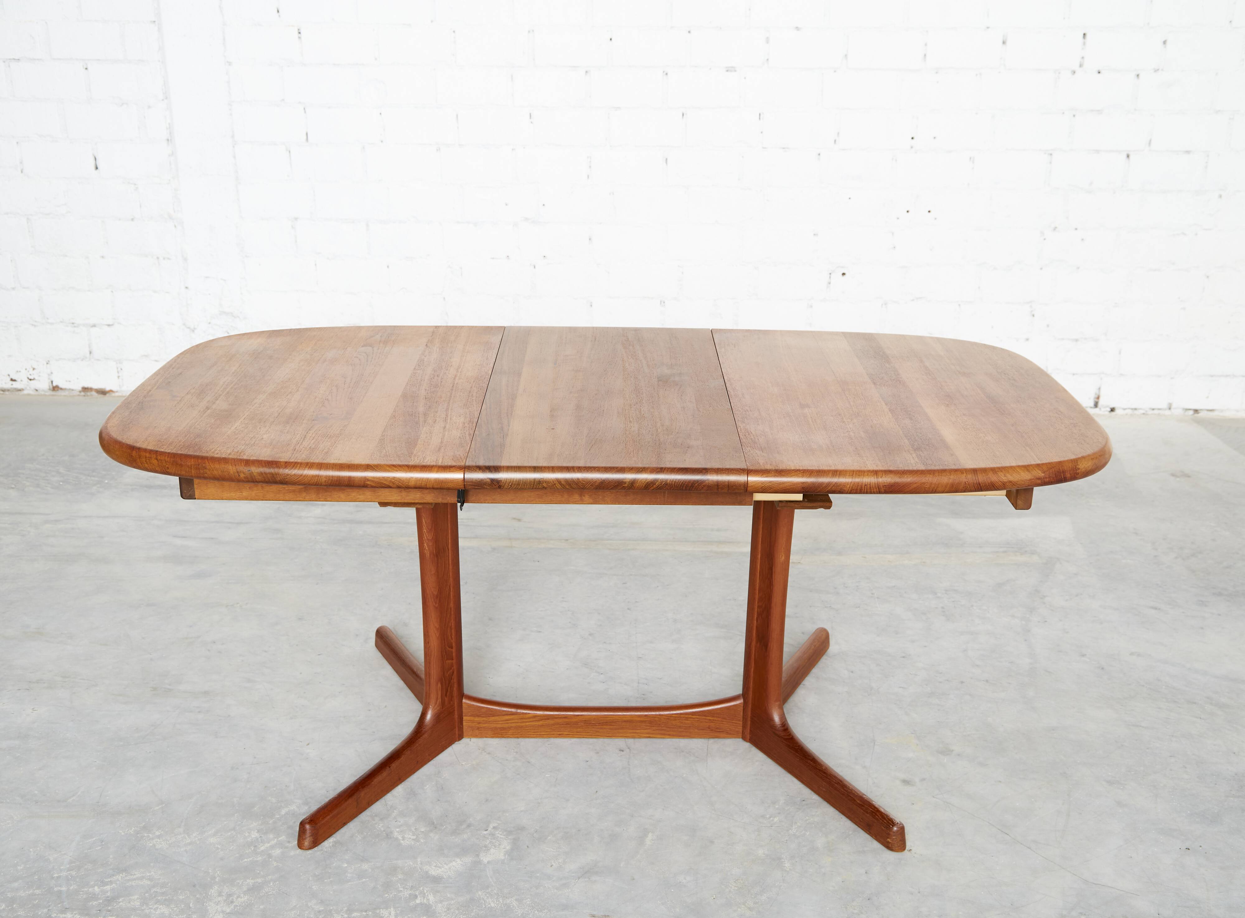 Juul Kristensen superelliptical Mid-Century Dining Table for Glostrup