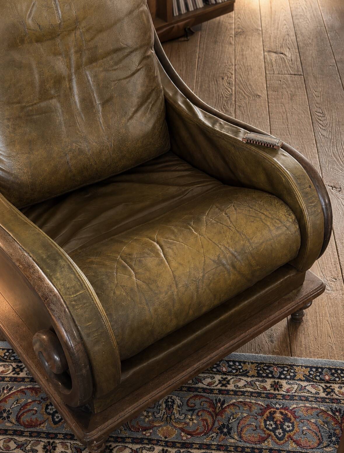 Pair of vintage cognac leather armchairs & solid wood – club/lounge style