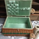 Rattan and scoubidou worker