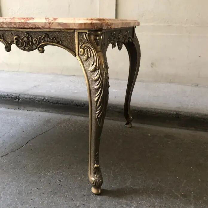 Table basse en marbre brèche