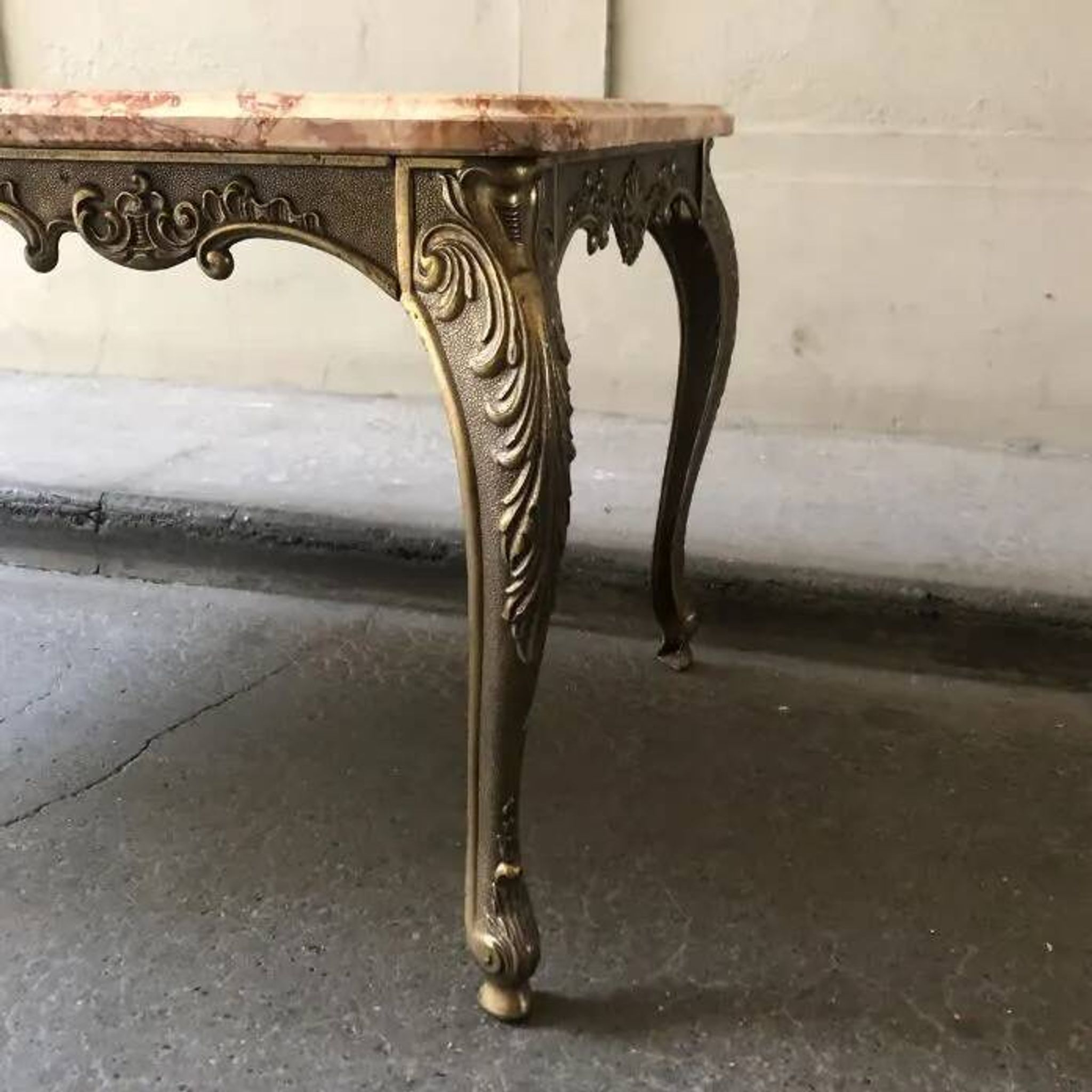 Table basse en marbre brèche