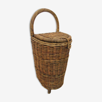 Basket woven wicker, trolley on wheels