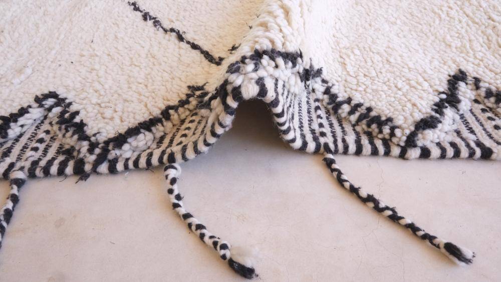 Beni Ourain Traditional Rug - 298 x 204 cm