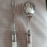 Serving cutlery