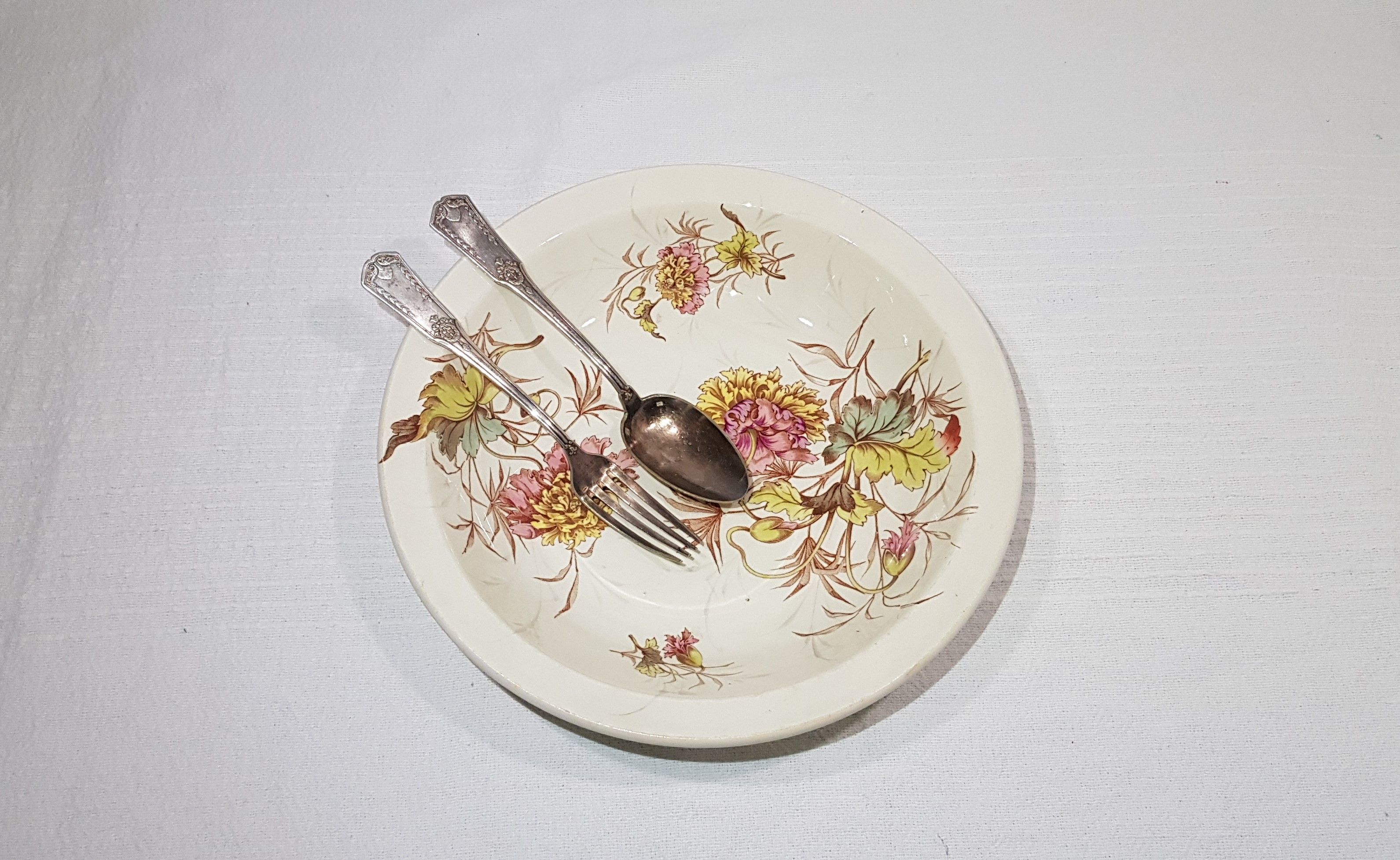 Hollow serving dish in Luneville earthenware model Poppy, iron earth, vegetable