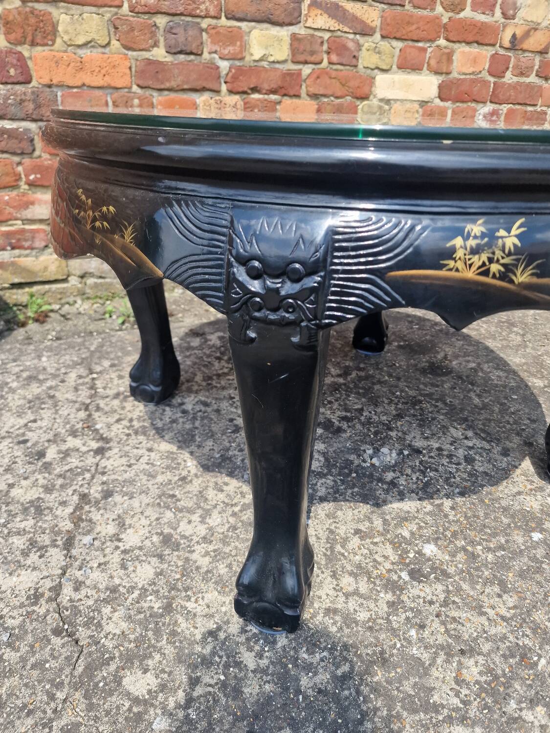 Table basse asiatique laqué noir et incrustations pierres