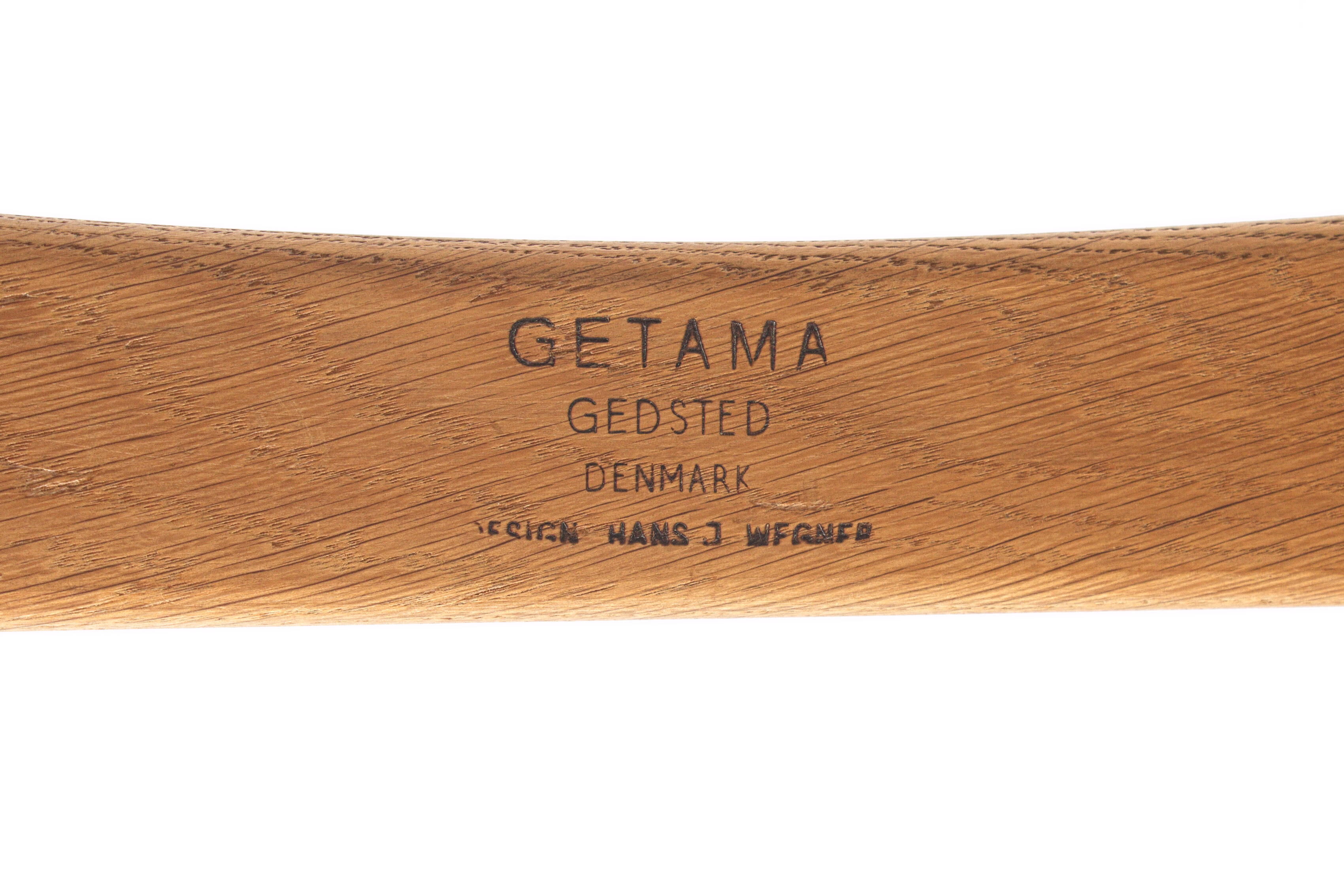 Swivel chair "keyhole Chair" by Hans J. Wegner for Getama