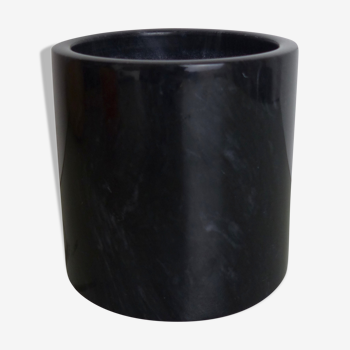 Black marble pot