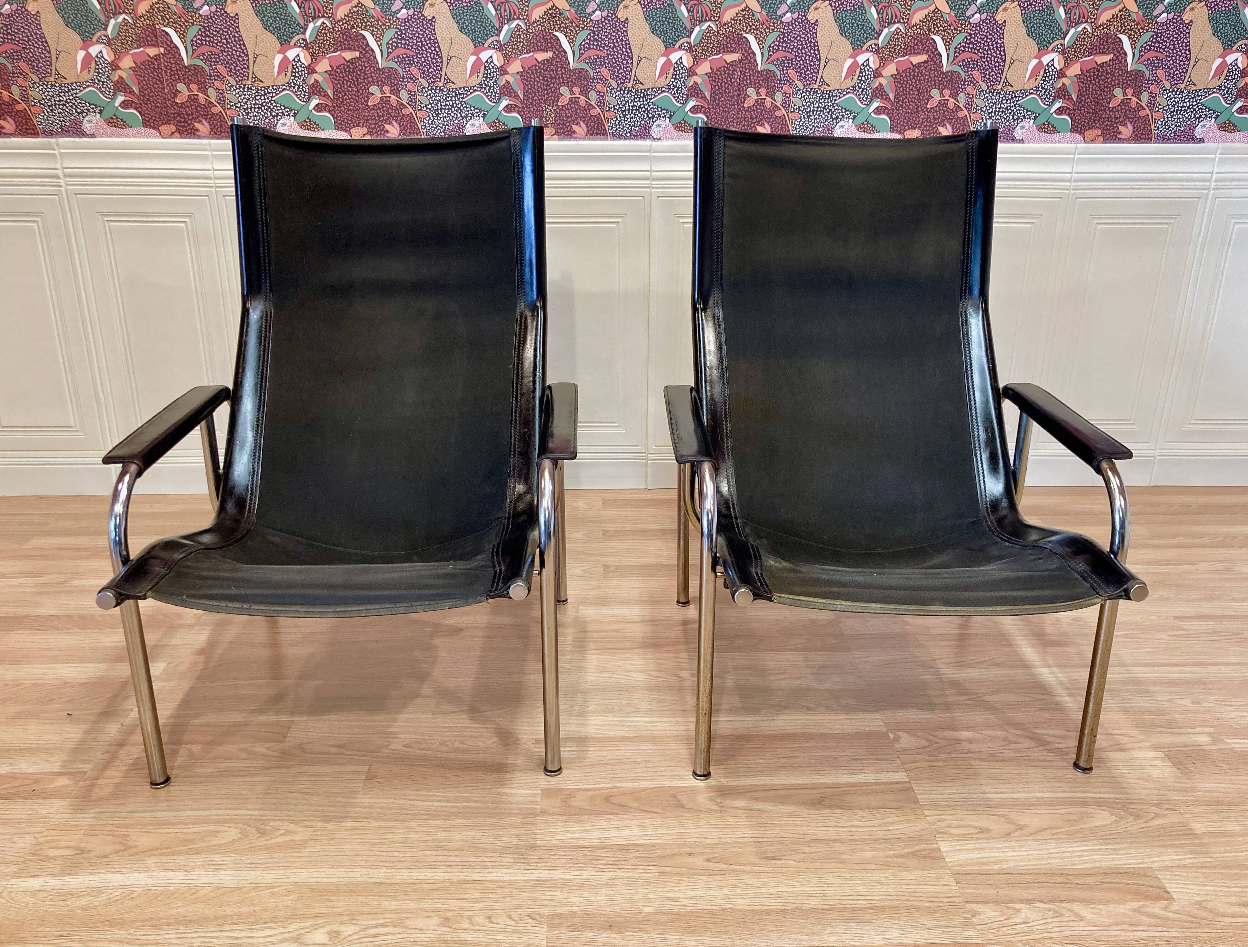 Set of 2 black leather and chrome reclining chairs designed by Hans Eichenberger.